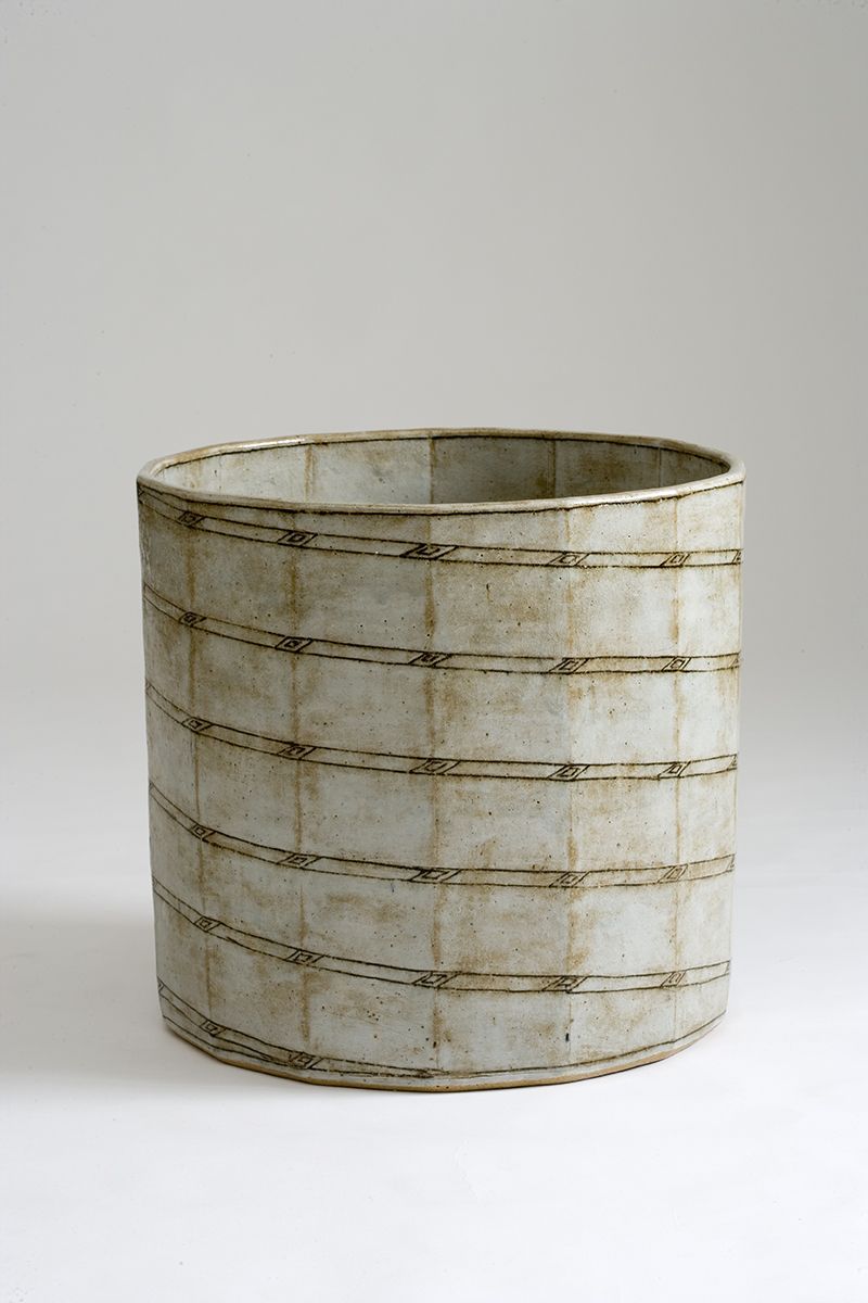 Gertrud Vasegaard, <i>Basin</i>, 1983<br>Wheel-thrown and altered, glazed stoneware. 43 cm (height), 45 cm (diameter)<br>Purchased 1983 by the Danish Arts Foundation. On loan 1986 and received 1998. Inv.nr. 1998-040. ©Artist's heirs. Photo: Lars Guldager
