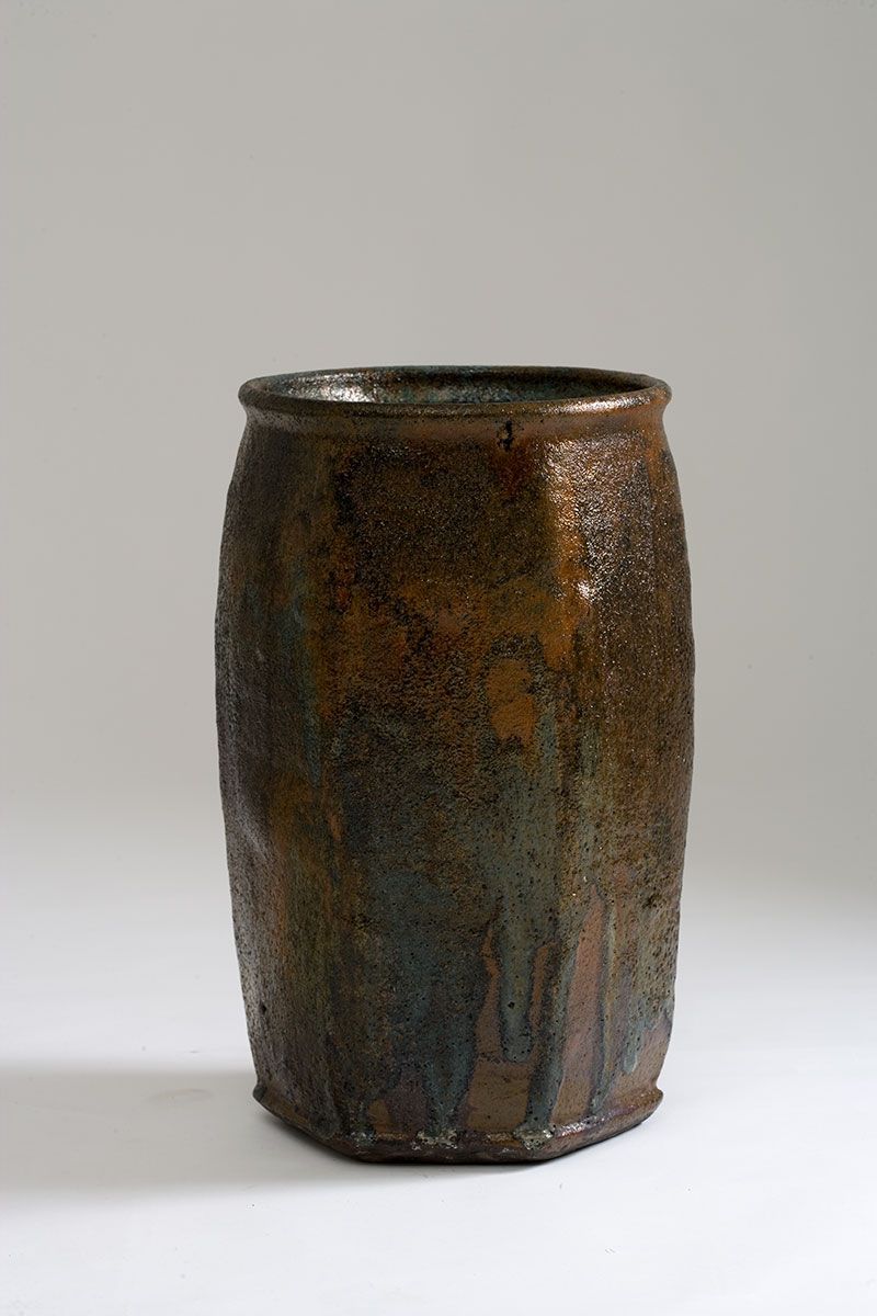 Gutte Eriksen, <i>Basin</i>, 1988<br>Wheel-thrown and altered, glazed, high fired earthenware. 46 cm (height)<br>Purchased 2002. Inv.nr. 2002-027. ©The artist's heirs. Photo: Guldager